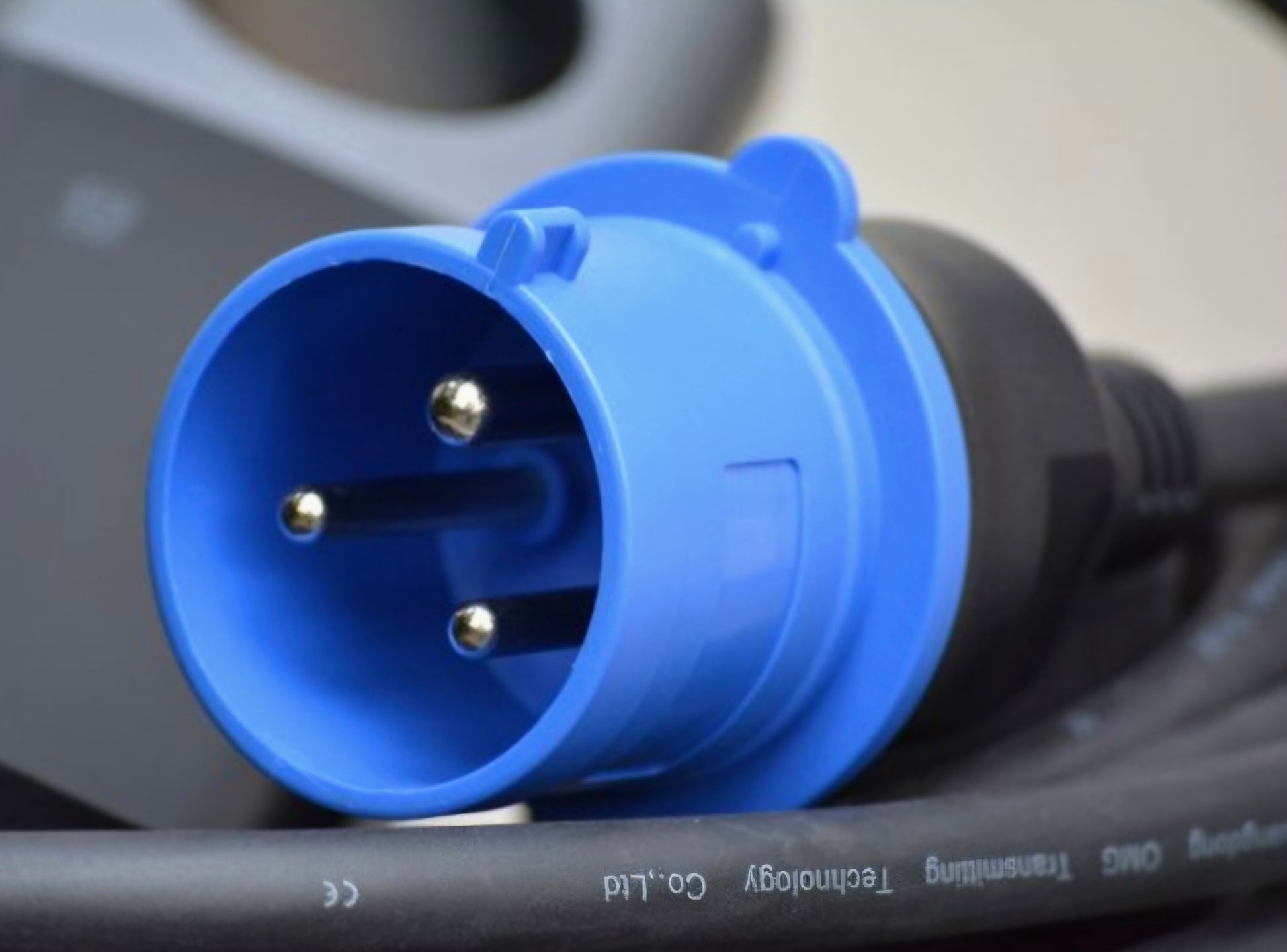 EVshield® PLUS – De Stijlvolle Vaste Laadoplossing voor Krachtstroom Thuisladers